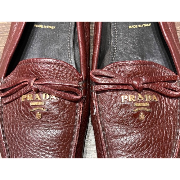 ✨Vintage PRADA Gold Logo Leather Loafers Slip-On Flats with Bow - Picture 2 of 13